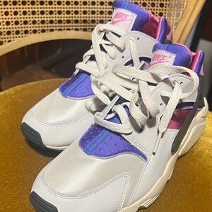 Nike Huaraches Women 11/Men 9.5